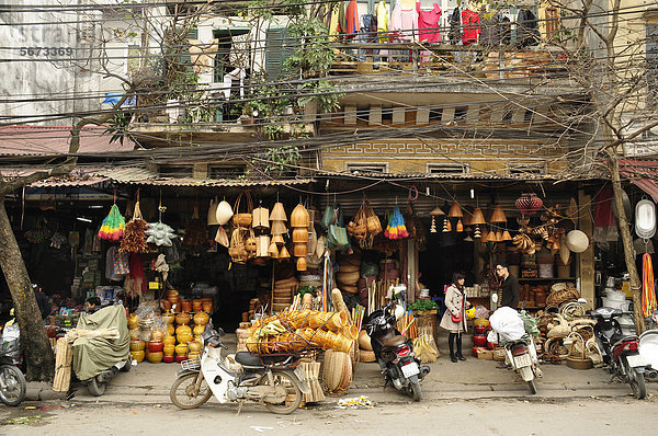Altstadt  Läden in der Straße der Bambuswaren Hang Tre  Old Town  Hanoi  Vietnam  Südostasien