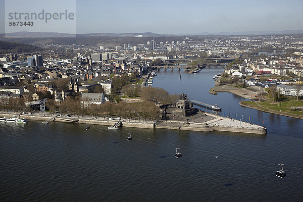 Deutsches Eck mit dem Reiterstandbild von Kaiser Wilhelm am Zusammenfluss von Rhein und Mosel in Koblenz  Rheinland-Pfalz  Deutschland  Europa