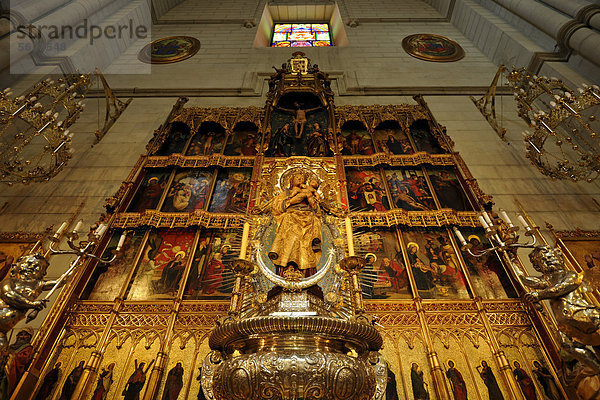 Altar  Heilige Maria  Innenansicht  Catedral de Nuestra SeÒora de la Almudena  Santa MarÌa la Real de La Almudena  Almudena-Kathedrale  Madrid  Spanien  Europa