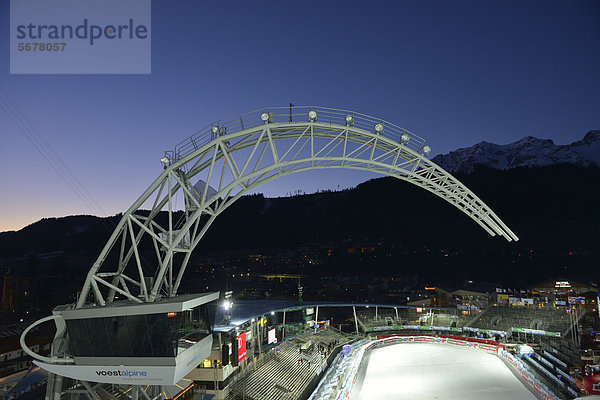 Ski-Stadion  Dämmerungsaufnahme  Schladming  Austragungsort der Alpinen Ski-WM 2013  Steiermark  Österreich  Europa