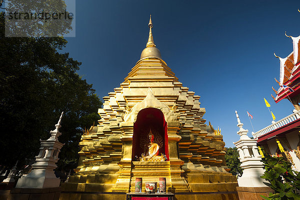 Goldene Pagode oder Chedi  Wat Panon  Chaing Mai  Nordthailand  Thailand  Asien