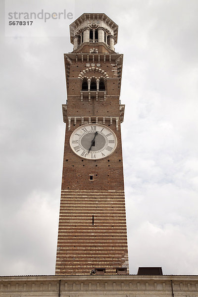 Lamberti Turm  Torre dei Lamberti  Piazza delle Erbe  Verona  Venetien  Veneto  Italien  Europa  ÖffentlicherGrund