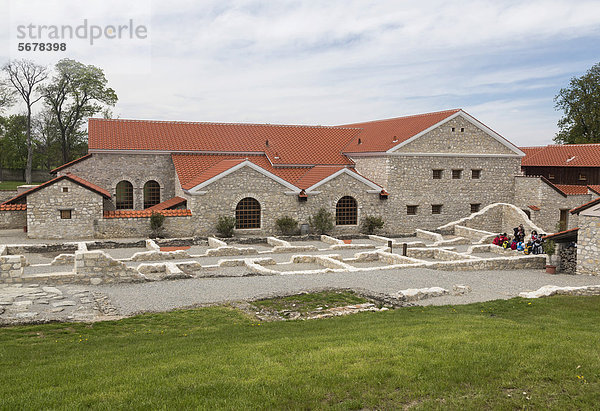 Ausgrabungen und Rekonstruktion der Villa Urbana in der römischen Stadt Carnuntum  Freilichtmuseum Petronell  Archäologischer Park Carnuntum  Niederösterreich  Österreich  Europa