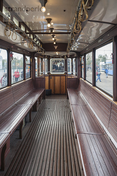 Fahrgastraum einer alten Straßenbahn der 60er Jahre  München  Bayern  Deutschland  Europa