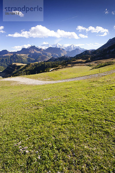 Aussicht beim Boeseekofel-Klettersteig  Corvara  hinten die Marmolata  Dolomiten  Trentino  Italien  Europa