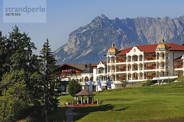 Golfhotel Peternhof  zwischen Reit im Winkl  Chiemgau  Oberbayern  Bayern  Deutschland  und Kössen  Tirol  Österreich  Europa