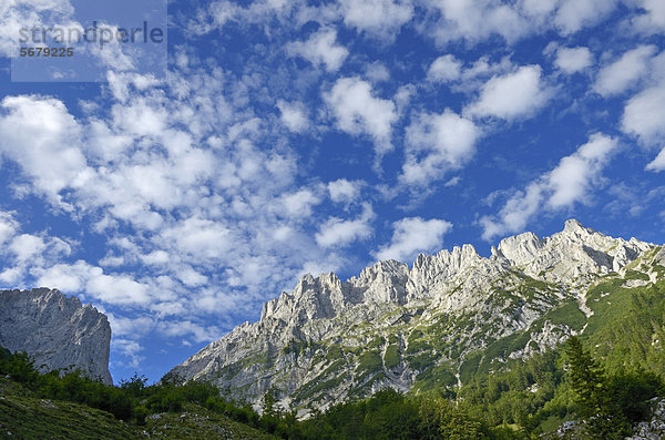 Blick von der Wochenbrunner Alm zur Gaudeamushütte  Ellmau  Going  Wilder Kaiser  Tirol  Österreich  Europa