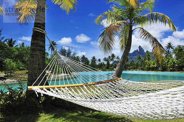 Hängematte  Saint Regis Bora Bora Resort  Bora Bora  Inseln unter dem Wind  Gesellschaftsinseln  Französisch-Polynesien  Pazifischer Ozean