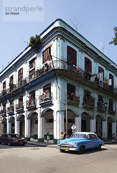 Havanna Hauptstadt Gebäude Balkon Fassade Hausfassade Karibik Mittelamerika schäbig Altstadt UNESCO-Welterbe Villa