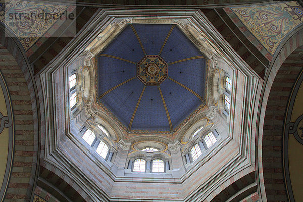 Kuppel der Vierung  Kathedrale La Major  Marseille  DÈpartement Bouches du RhÙne  RÈgion Provence Alpes CÙte d'Azur  Frankreich  Europa