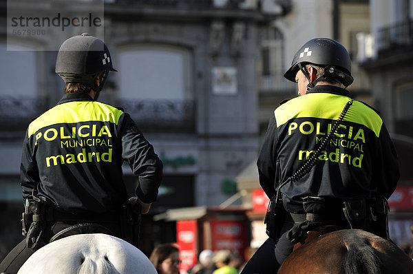 Berittene Stadtpolizei  Plaza Puerta del Sol  Madrid  Spanien  Europa  ÖffentlicherGrund
