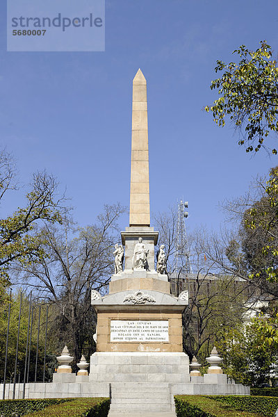 Obelisk  Monumento a los CaÌdos por EspaÒa  Monument Denkmal für die gefallenen Spanier des Aufstands von 1808  auch Obelisco  Plaza de la Lealtad  Madrid  Spanien  Europa  ÖffentlicherGrund