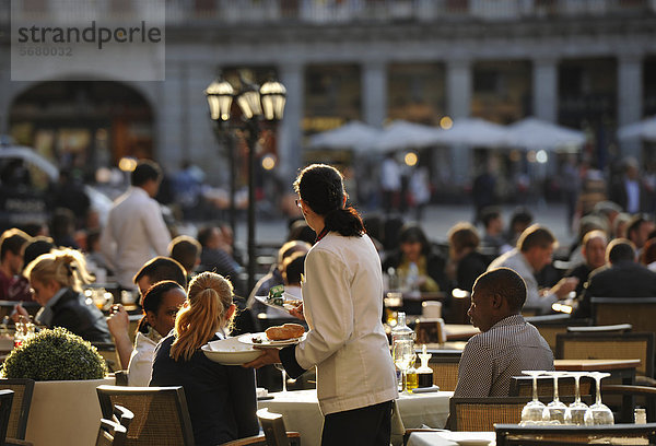 Restaurants  Abendstimmung  Plaza Mayor  Madrid  Spanien  Europa  ÖffentlicherGrund