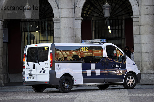 Einsatzfahrzeug der Stadtpolizei  Plaza Mayor  Madrid  Spanien  Europa  ÖffentlicherGrund