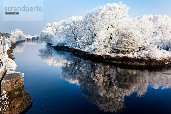 Fluss Shannon im Winter  Münster  Limerick  Irland