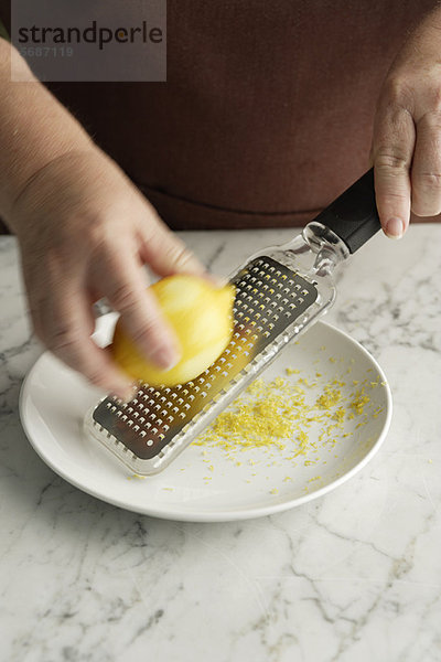 Kochgitter Zitrone in der Schüssel