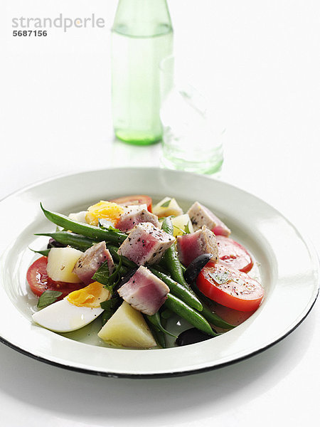 Teller Sommerfruchtsalat mit Thunfisch