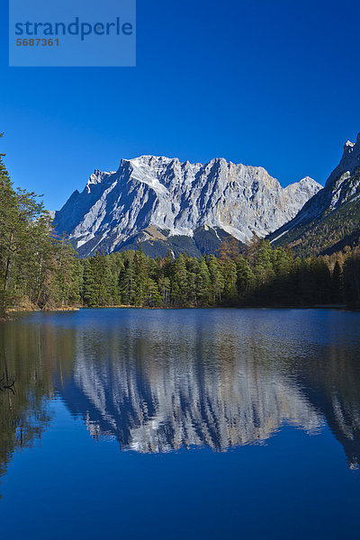 Weißensee mit Zugspitze  Außerfern  Österreich