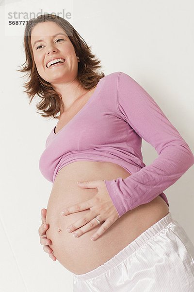 Frau mit schwangeren Bauch