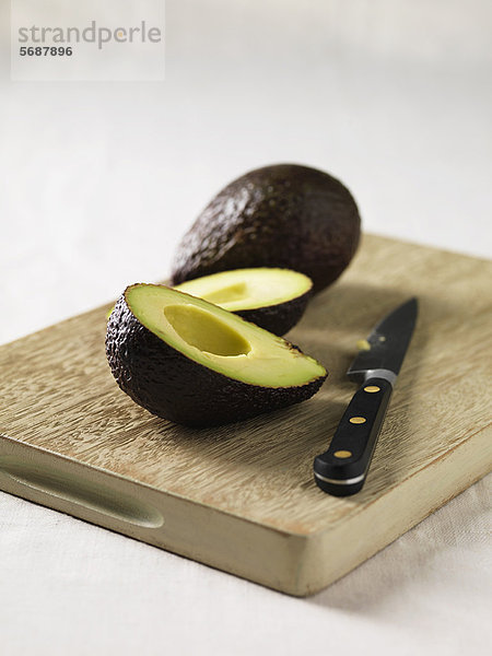 Nahaufnahme der halbierten Avocado