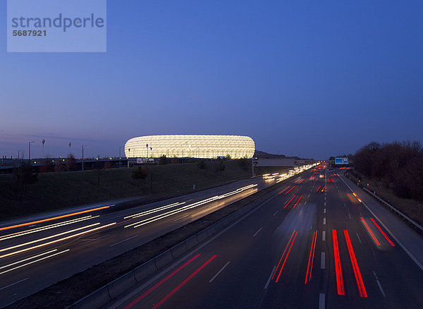 Zeit Ansicht Autobahn Straßenverkehr