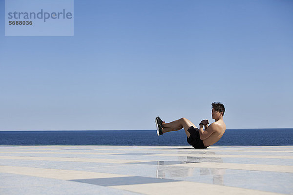 Fliesenboden  Bodenhöhe  Athlet  situps  sit ups