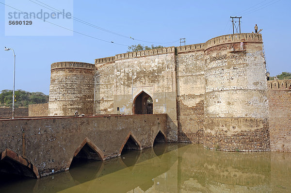 Festung Lohagarh Fort oder Iron Fort in Bharatpur  Rajasthan  Indien  Asien  ÖffentlicherGrund