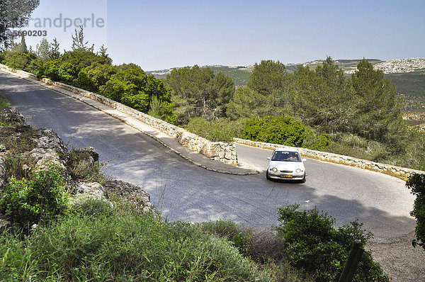 Auto auf der Straße auf den Berg Tabor  Israel  Naher Osten  Vorderasien