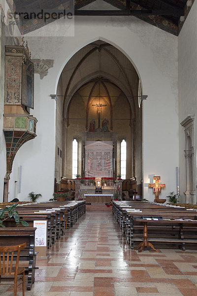 Innenansicht der Kirche des Klosters San Bernardino  Verona  Venetien  Veneto  Italien  Europa