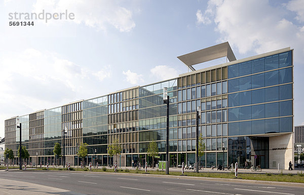 Bürogebäude an der Europa-Allee  Europaviertel  Frankfurt am Main  Hessen  Deutschland  Europa  ÖffentlicherGrund
