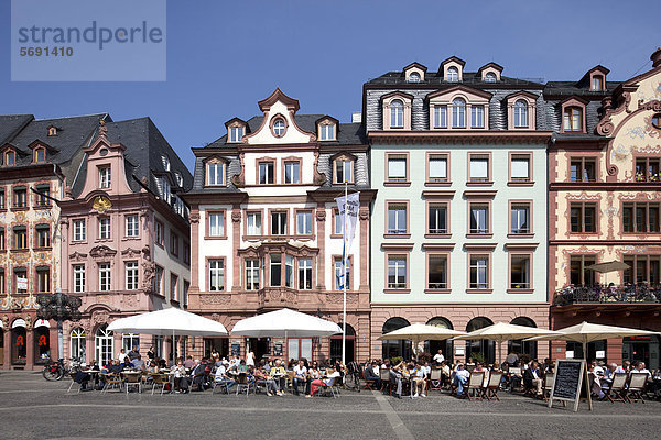 Rekonstruierte Bürgerhäuser am Markt  Geschäftshäuser  Mainz  Rheinland-Pfalz  Deutschland  Europa  ÖffentlicherGrund