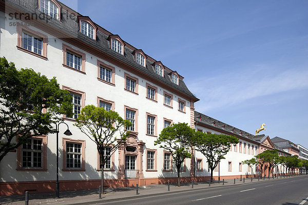 Mittelrheinisches Landesmuseum  ehemalige Golden-Ross-Kaserne  Mainz  Rheinland-Pfalz  Deutschland  Europa  ÖffentlicherGrund