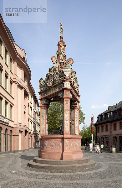 Marktbrunnen  Geschäftshäuser  Mainz  Rheinland-Pfalz  Deutschland  Europa  ÖffentlicherGrund