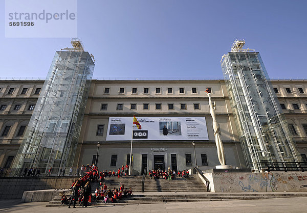 Kunstmuseum Centro de Arte Reina Sofia  Glasaufzüge  Madrid  Spanien  Europa  ÖffentlicherGrund