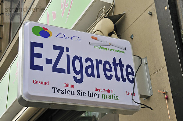 Werbeschild E-Zigarette  elektrische Zigarette  Kaiserstraße  Frankfurt  Hessen  Deutschland  Europa  ÖffentlicherGrund