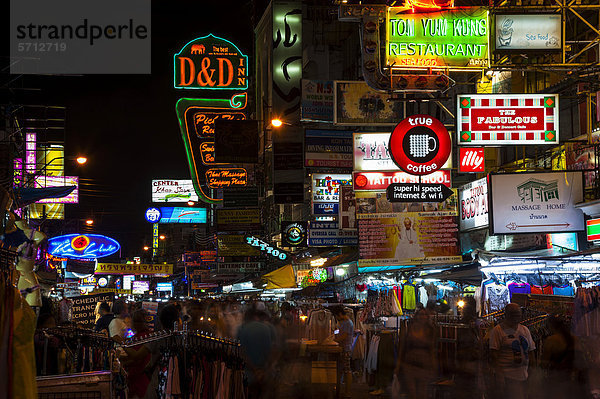 Werbeschilder  Straßenansicht  Nachtaufnahme  Khao San Road  Bangkok  Thailand  Asien