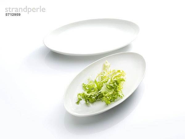 Salatblatt auf Teller