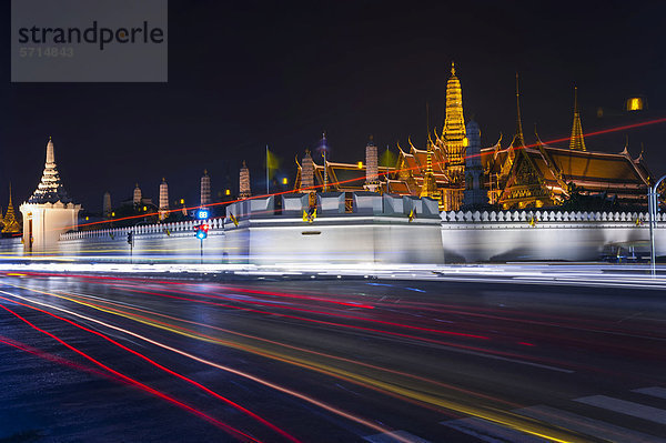 Großer Palast oder Königspalast  Nachtaufnahme  Bangkok  Thailand  Asien  OffentlicherGrund