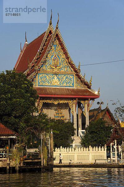 Tempel  Khlong oder Klong  Wasserkanal  Bangkok  Thailand  Asien