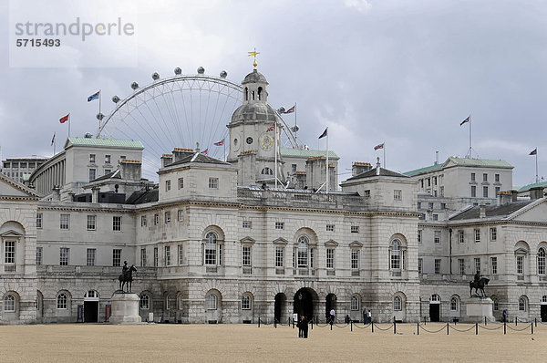 Horse Guards Paradeplatz  hinten London Eye Riesenrad  London  England  Großbritannien  Europa