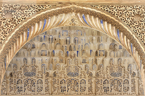 Kunstvolle Steinmetzarbeiten  Alhambra  Granada  Andalusien  Spanien  Europa
