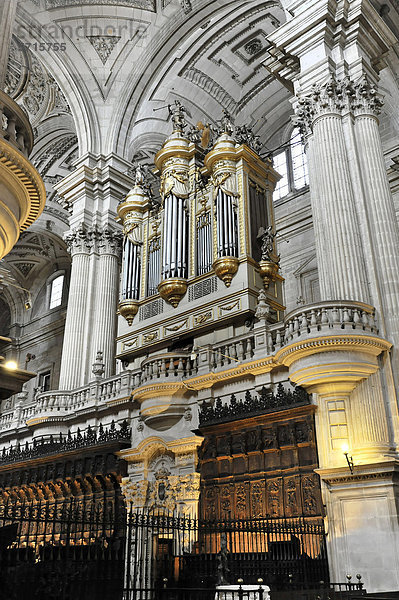 Orgel mit Chorbereich  Catedral de JaÈn  Kathedrale von JaÈn aus dem 13. Jahrhundert  Renaissance  JaÈn  Andalusien  Spanien  Europa