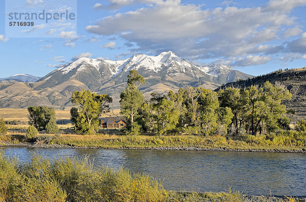 Emigrant Peak (3327 m) mit Yellowstone River  Absaroka Range  Paradise Valley  Livingston  Montana  USA