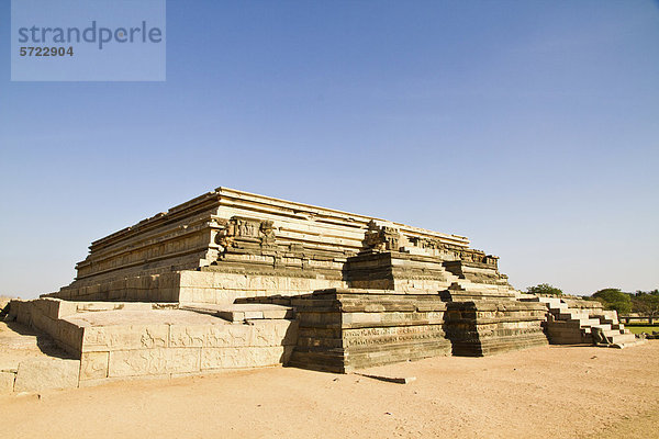 Indien  Karnataka  Hampi  Ansicht der Ruinen von Vijayanagara