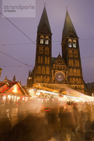 Deutschland  Bremen  Weihnachtsmarkt bei Nacht