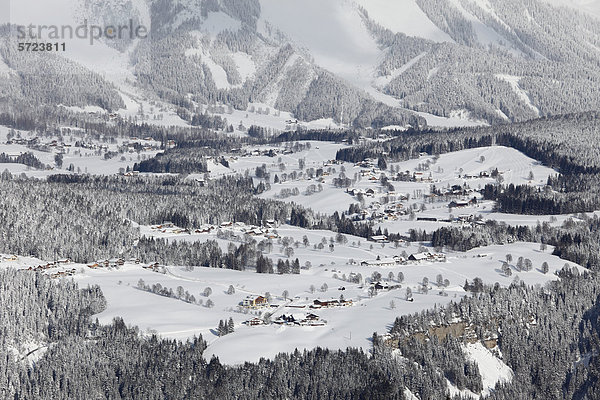 Österreich  Steiermark  Blick auf die verschneite Ramsau am Dachstein