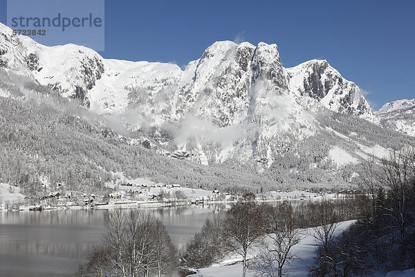 Österreich  Steiermark  Blick auf den Grundlsee und den Backenstein