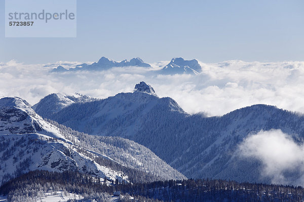 Österreich  Steiermark  Blick auf den verschneiten Berg