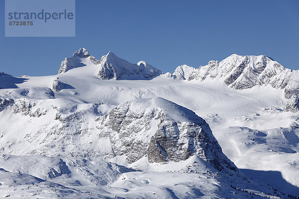 Österreich  Oberösterreich  Blick auf verschneite Berge