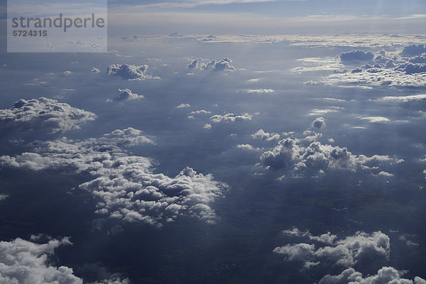 Deutschland  Blick auf bewölkten Himmel